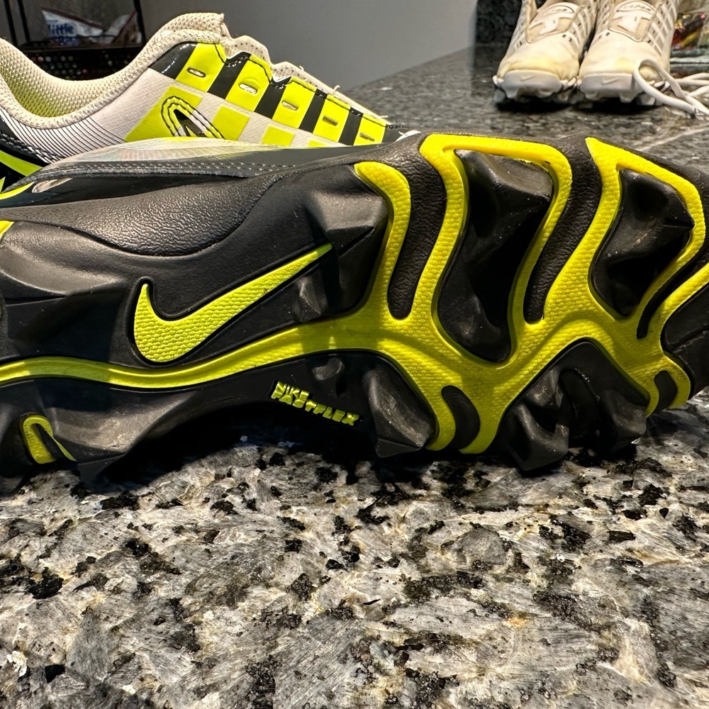 Nike Vapor Edge Shark "95" White,Black & Volt Football Cleats DQ5111-715 Size 4Y